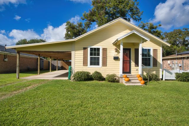 626 S Gray Avenue, West Columbia, TX 77486