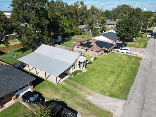 626 S Gray Avenue, West Columbia, TX 77486