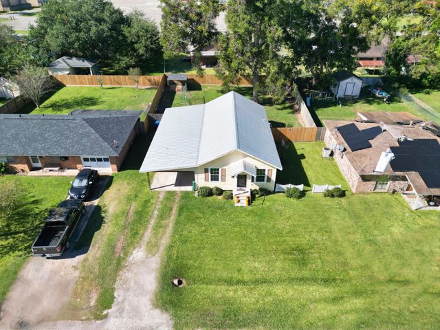 626 S Gray Avenue, West Columbia, TX 77486