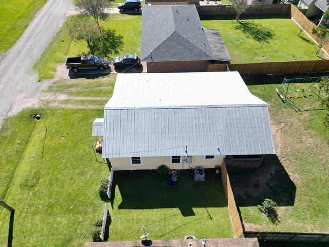 626 S Gray Avenue, West Columbia, TX 77486