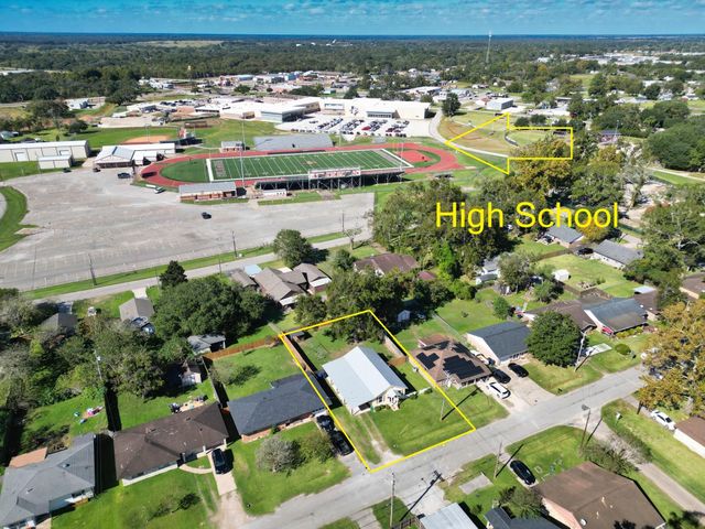 626 S Gray Avenue, West Columbia, TX 77486