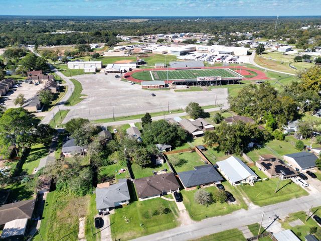 626 S Gray Avenue, West Columbia, TX 77486