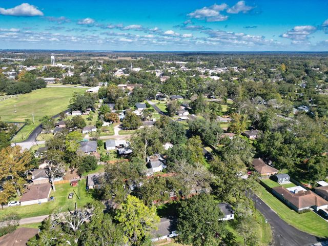 626 S Gray Avenue, West Columbia, TX 77486