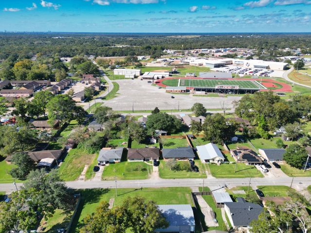 626 S Gray Avenue, West Columbia, TX 77486