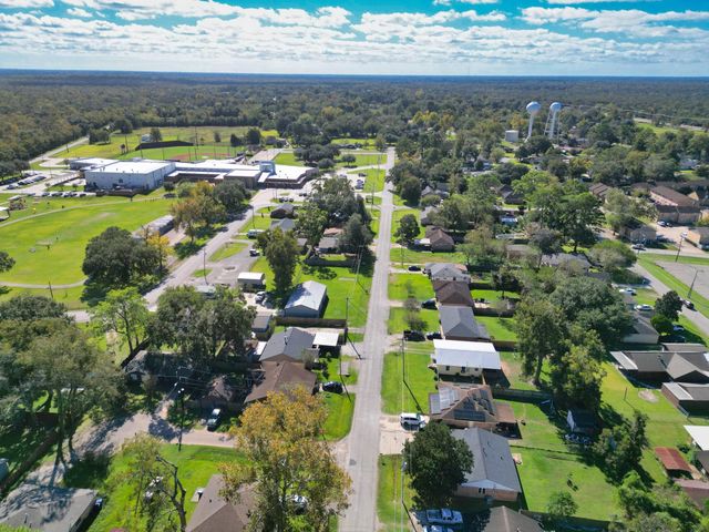 626 S Gray Avenue, West Columbia, TX 77486