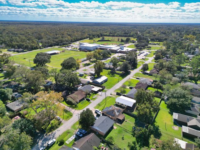 626 S Gray Avenue, West Columbia, TX 77486