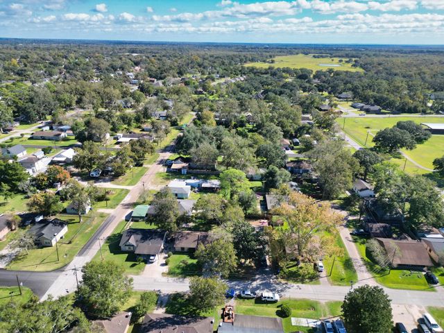 626 S Gray Avenue, West Columbia, TX 77486