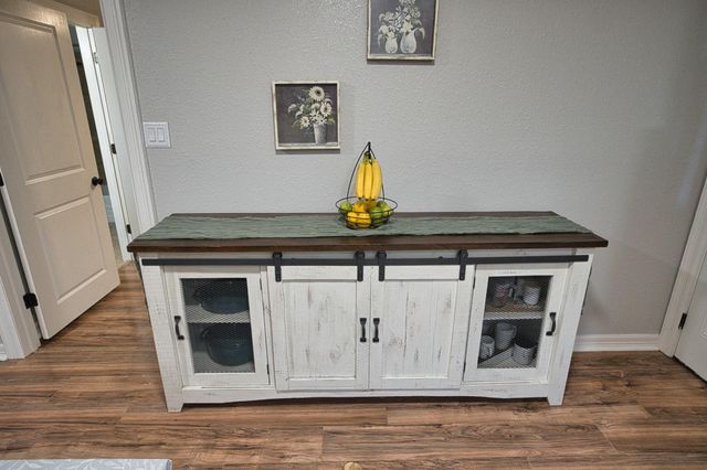 626 S Gray Avenue, West Columbia, TX 77486