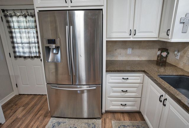 626 S Gray Avenue, West Columbia, TX 77486