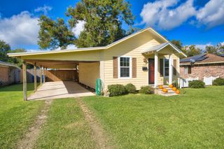 626 S Gray Avenue, West Columbia, TX 77486