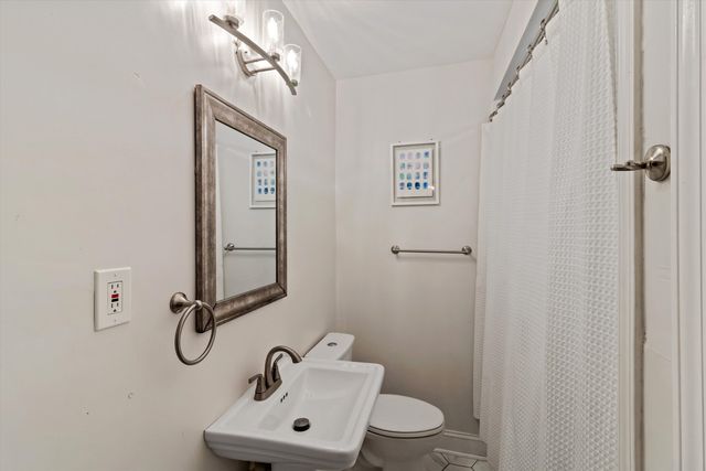 909 S MCLEAN BLVD, Memphis, TN 38114