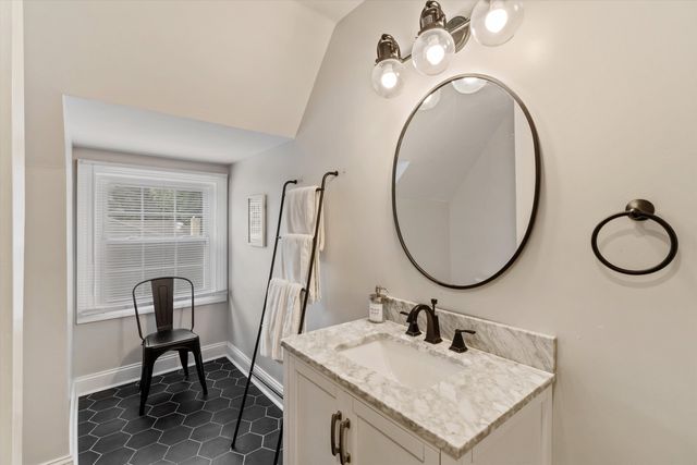 909 S MCLEAN BLVD, Memphis, TN 38114