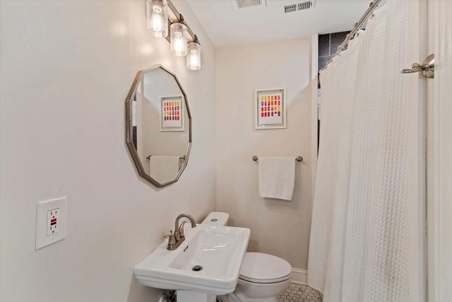 909 S MCLEAN BLVD, Memphis, TN 38114