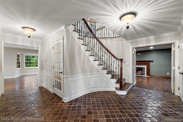 4627 Sunningdale Drive, Bloomfield Charter Township, MI 48302