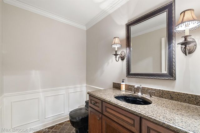 4627 Sunningdale Drive, Bloomfield Charter Township, MI 48302