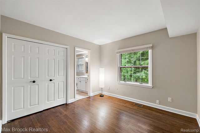 4627 Sunningdale Drive, Bloomfield Charter Township, MI 48302
