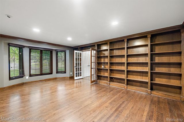4627 Sunningdale Drive, Bloomfield Charter Township, MI 48302