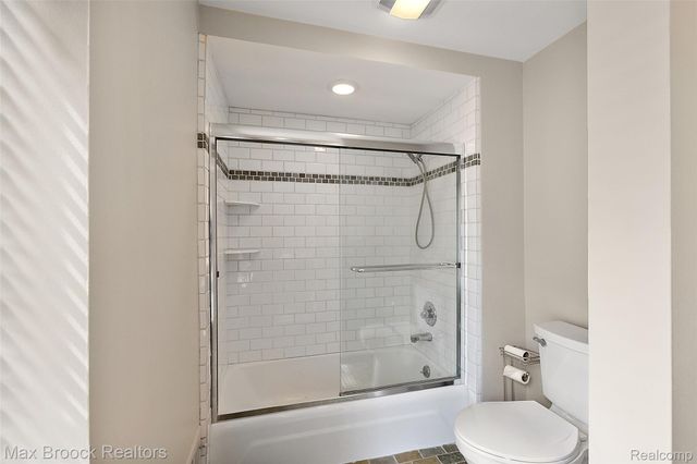 4627 Sunningdale Drive, Bloomfield Charter Township, MI 48302