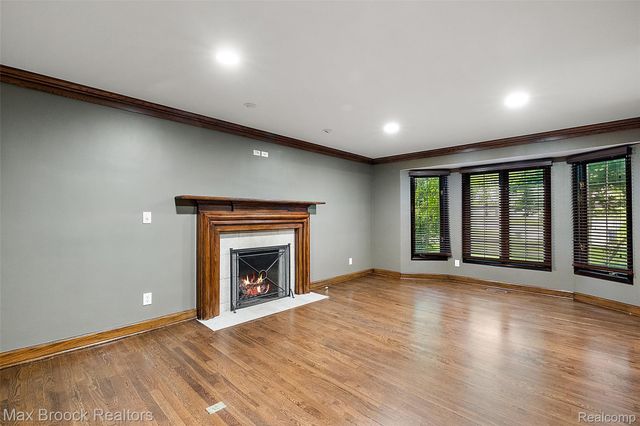 4627 Sunningdale Drive, Bloomfield Charter Township, MI 48302
