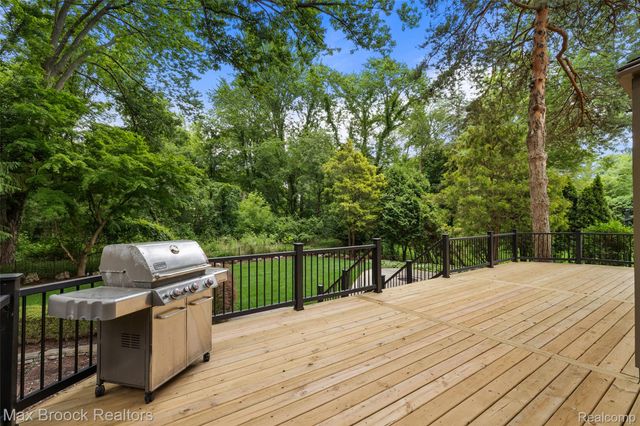 4627 Sunningdale Drive, Bloomfield Charter Township, MI 48302