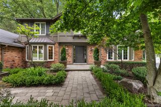 4627 Sunningdale Drive, Bloomfield Charter Township, MI 48302