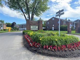 25354 Shiawassee Circle 28596, Southfield, MI 48033