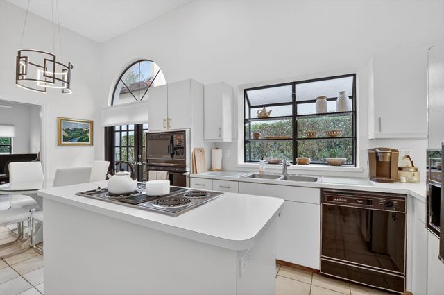 23045 Via Stel, Boca Raton, FL 33433