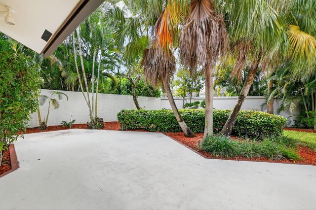 23045 Via Stel, Boca Raton, FL 33433