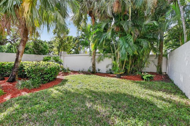 23045 Via Stel, Boca Raton, FL 33433