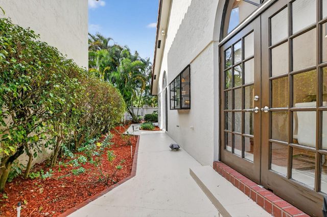 23045 Via Stel, Boca Raton, FL 33433