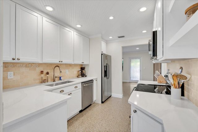 101 NE 46th Ct, Oakland Park, FL 33334