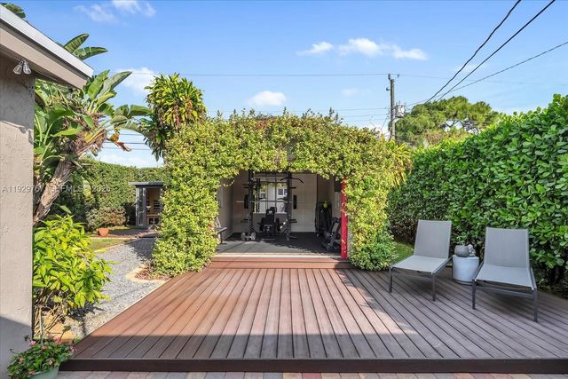 101 NE 46th Ct, Oakland Park, FL 33334