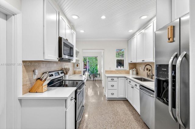 101 NE 46th Ct, Oakland Park, FL 33334