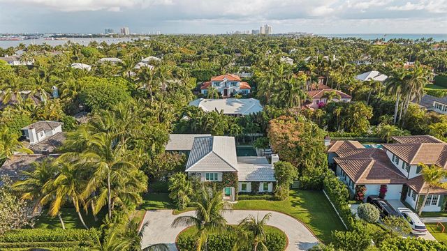 255 EL PUEBLO Way, Palm Beach, FL 33480