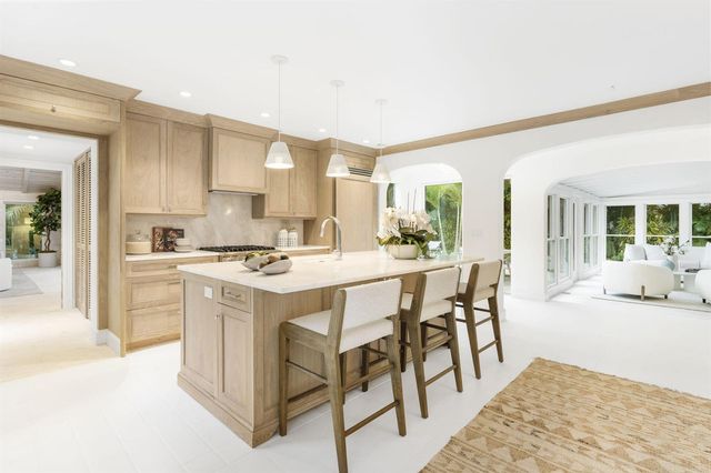 255 EL PUEBLO Way, Palm Beach, FL 33480