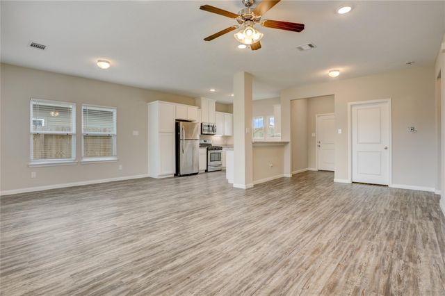 64 Road 51024, Cleveland, TX 77327