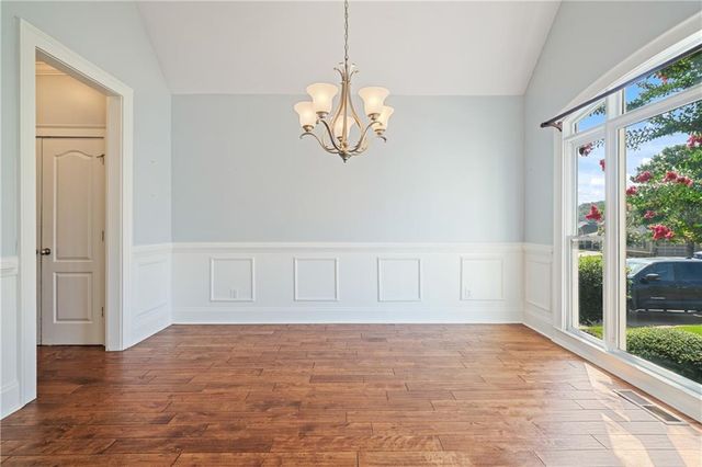 16 Creekview SE Drive, Cartersville, GA 30120