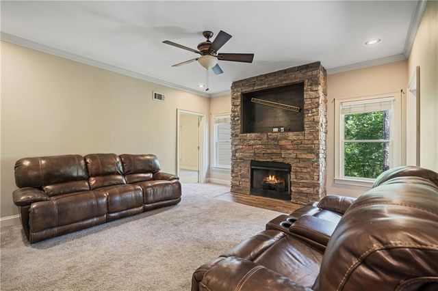 16 Creekview SE Drive, Cartersville, GA 30120