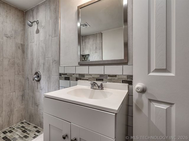 2621 N Rockford Avenue, Tulsa, OK 74106