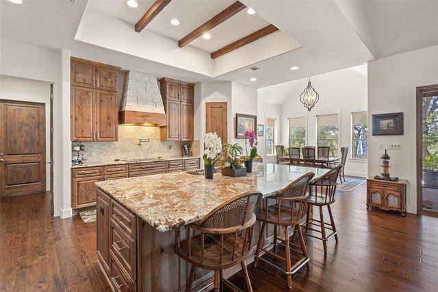 175 Scenic Ridge DR, Spicewood, TX 78669