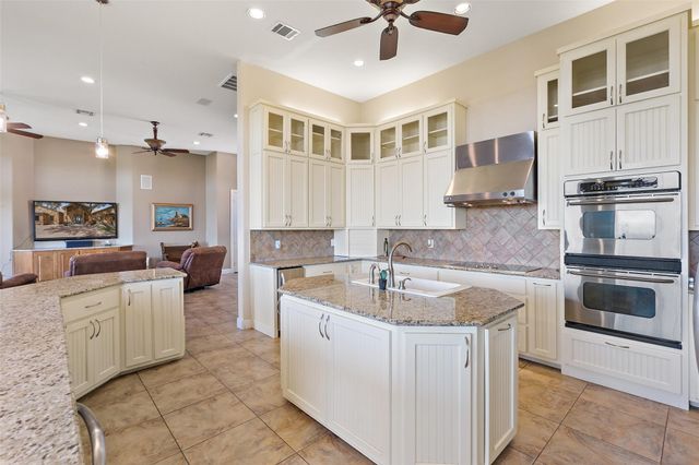 175 Scenic Ridge DR, Spicewood, TX 78669