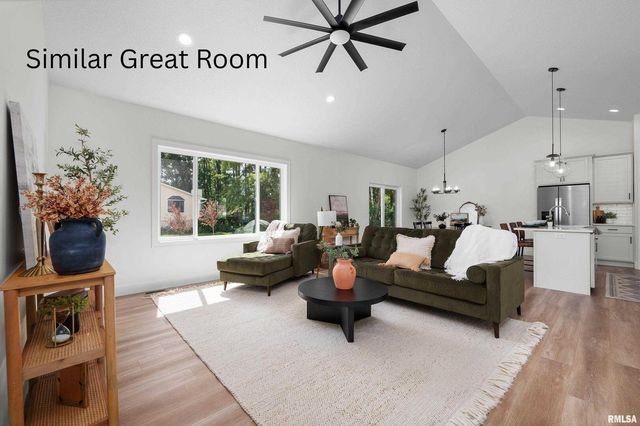 4727 WILLOW Circle, Davenport, IA 52806