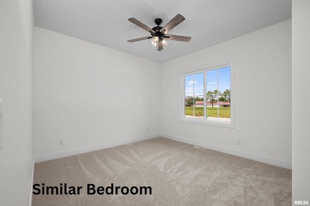 4727 WILLOW Circle, Davenport, IA 52806