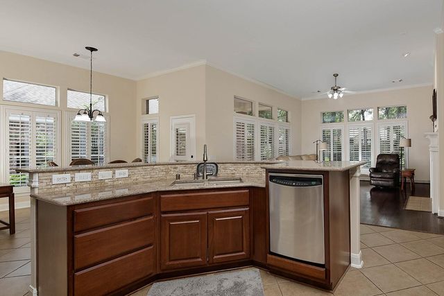 2 Bloomsbury Court, Conroe, TX 77384