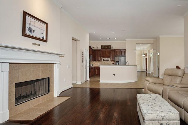 2 Bloomsbury Court, Conroe, TX 77384