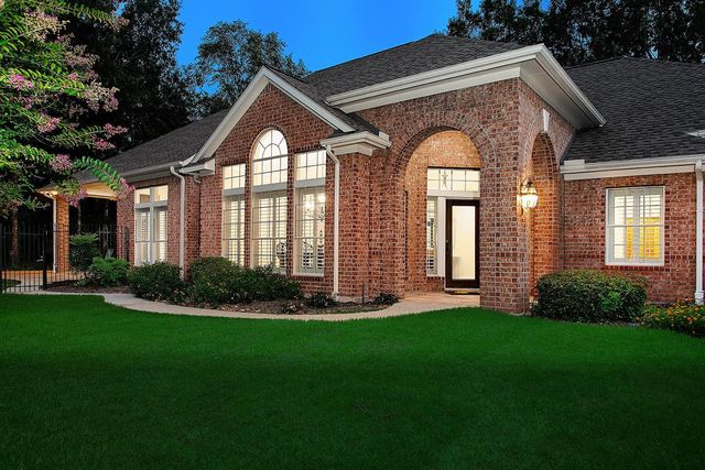 2 Bloomsbury Court, Conroe, TX 77384