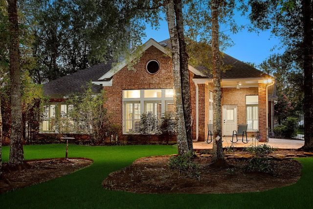 2 Bloomsbury Court, Conroe, TX 77384