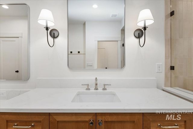 3300 N 39th St, Boise, ID 83703