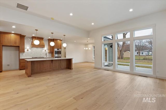 3300 N 39th St, Boise, ID 83703