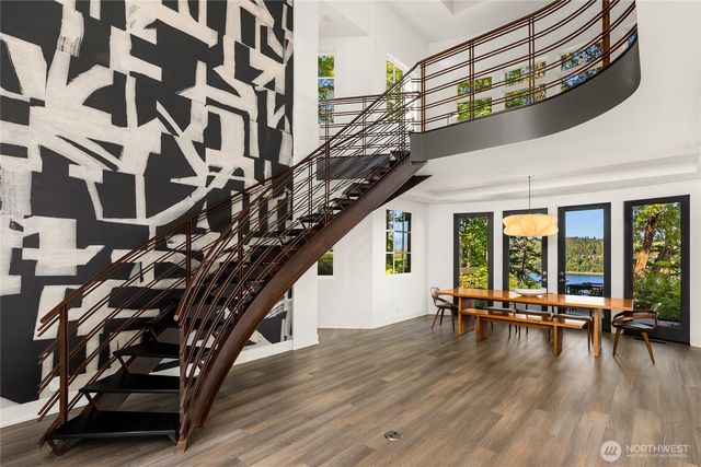 7733 Hansen Road NE, Bainbridge Island, WA 98110